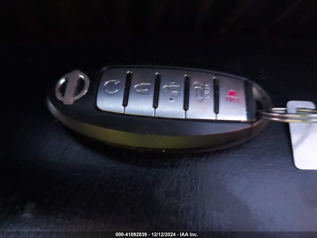 JN8AY2NE0H9703252 Nissan 2017
