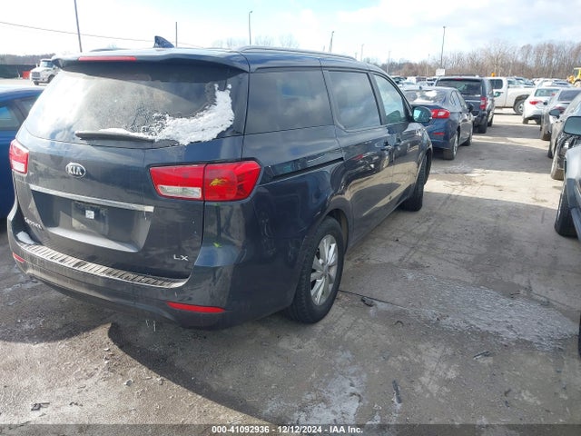 KIA SEDONA LX 2017 KNDMB5C16H6290783 Image 4