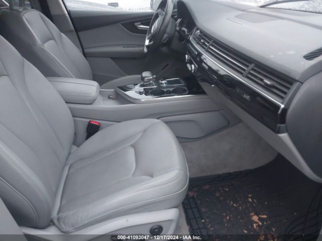 WA1VAAF75KD031828 Audi Q7 55 Premium