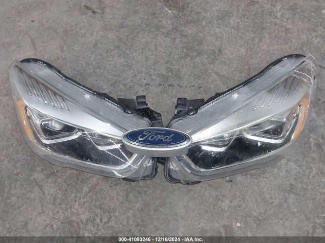Ford Escape Titanium 2018 1FMCU9J90JUB17568 Image 12