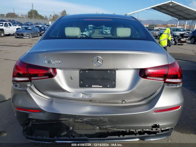 WDD3G4EB9KW020098 Mercedes-Benz A 220