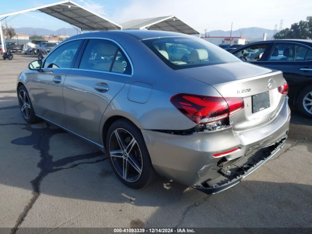 WDD3G4EB9KW020098 Mercedes-Benz A 220