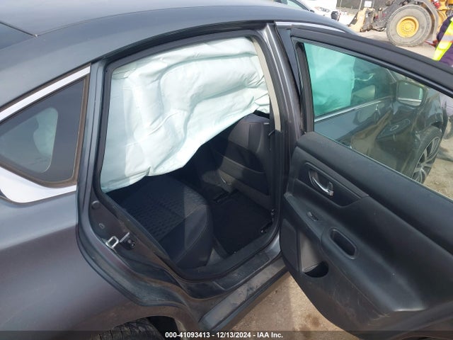 Nissan Altima 2.5 S 2018 1N4AL3AP9JC126002 Image 8