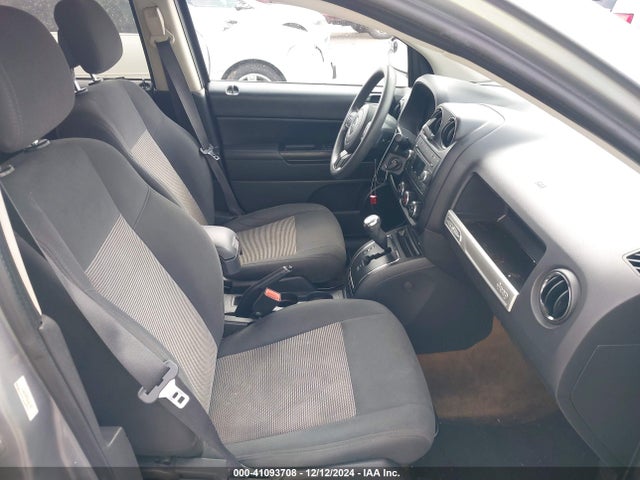 1C4NJCBB5GD681732 Jeep Compass Sport