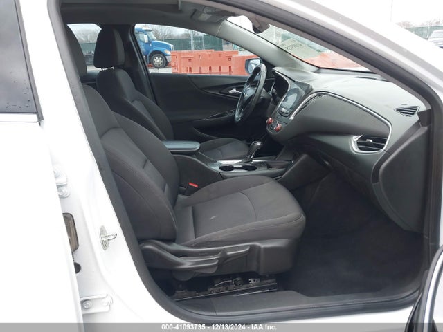 1G1ZD5ST0JF153372 Chevrolet MALIBU LT