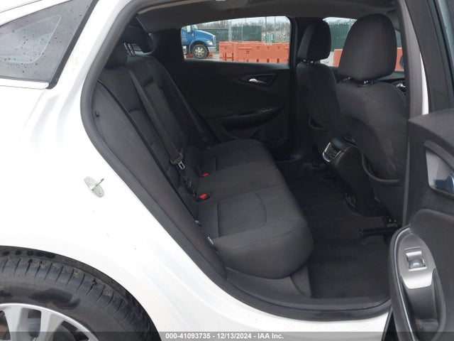 1G1ZD5ST0JF153372 Chevrolet MALIBU LT
