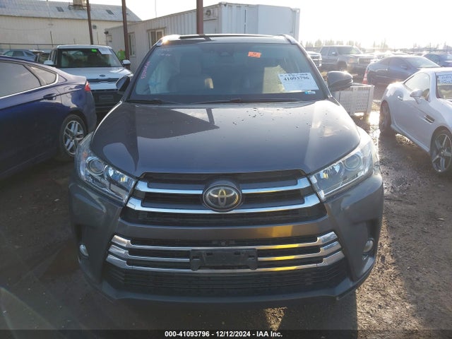 Toyota Highlander Limited Platinum 2018 5TDDZRFH7JS490525 Image 12