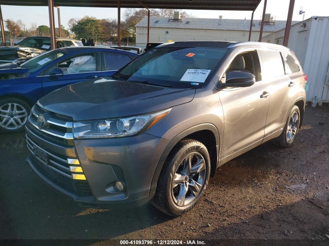 Toyota Highlander Limited Platinum 2018 5TDDZRFH7JS490525 Image 2