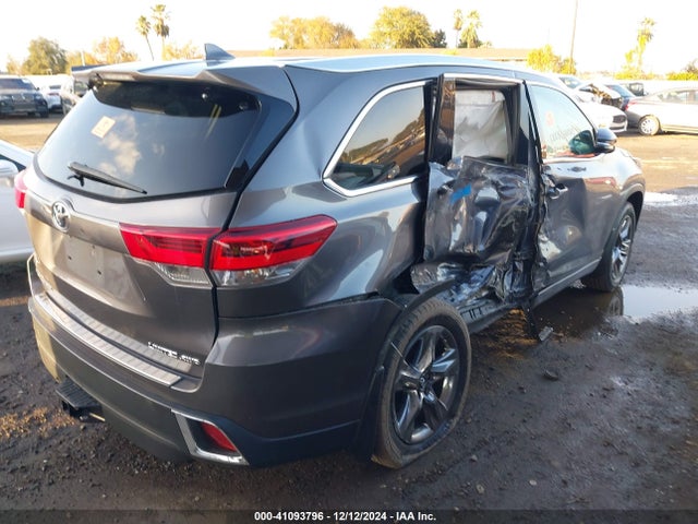 Toyota Highlander Limited Platinum 2018 5TDDZRFH7JS490525 Image 4