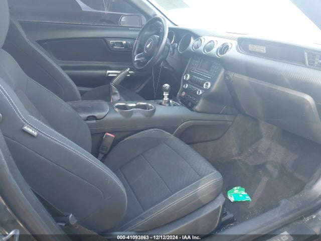 1FA6P8AM6G5224589 Ford Mustang V6