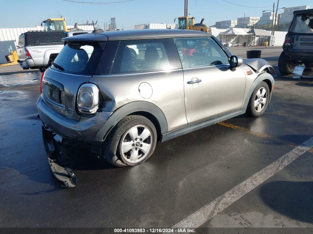 2018 MINI HARDTOP WMWXP5C53J3C65073 Photo 3