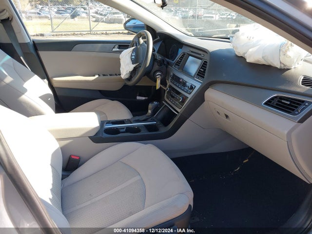 Hyundai SONATA SE 2016 5NPE24AF3GH305001 Image 5