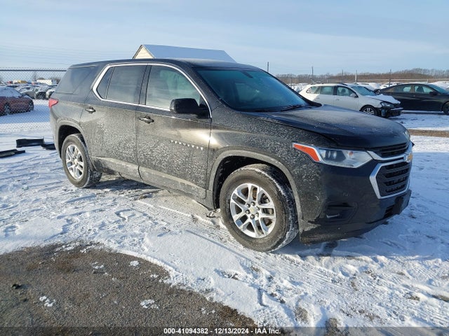 Chevrolet Traverse Ls 2019 1GNERFKW1KJ138747 Image 1