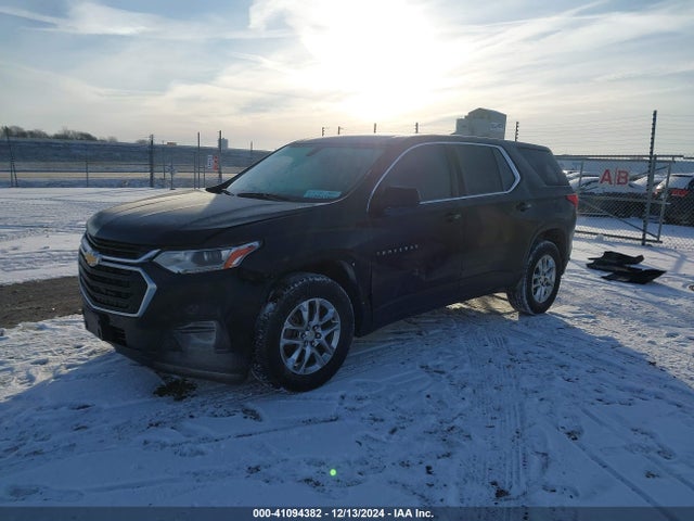 Chevrolet Traverse Ls 2019 1GNERFKW1KJ138747 Image 2
