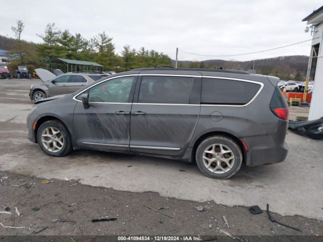 2C4RC1BG2HR831547 Chrysler Pacifica Touring-l