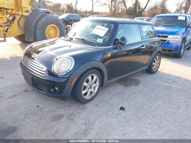 2009 MINI COOPER WMWMF33539TW76198 Photo 1