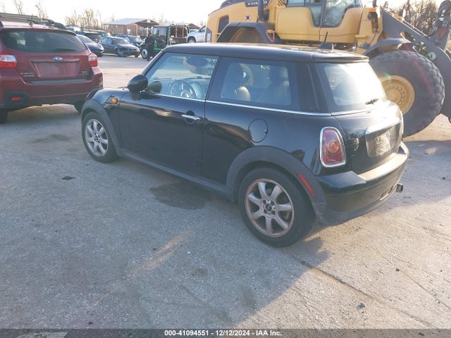 2009 MINI COOPER WMWMF33539TW76198 Photo 2