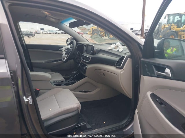 KM8J2CA47MU391000 Hyundai TUCSON SE