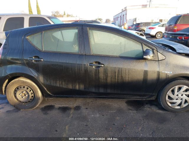 JTDKDTB39F1113826 Toyota Prius C Two