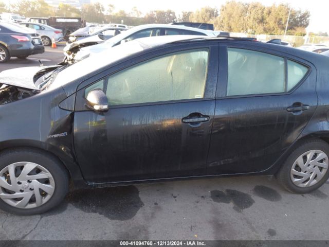 JTDKDTB39F1113826 Toyota Prius C Two