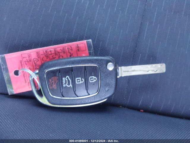 KM8J2CA47MU390929 Hyundai TUCSON SE