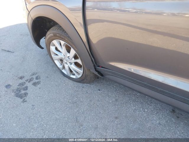 KM8J2CA47MU390929 Hyundai TUCSON SE