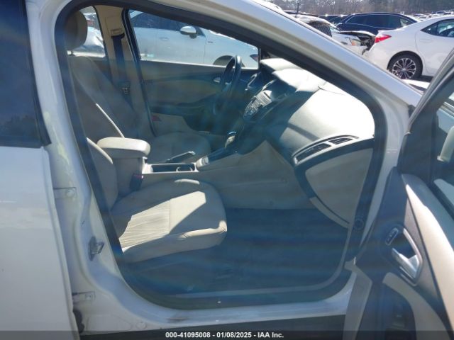 1FADP3K25GL297858 Ford FOCUS SE