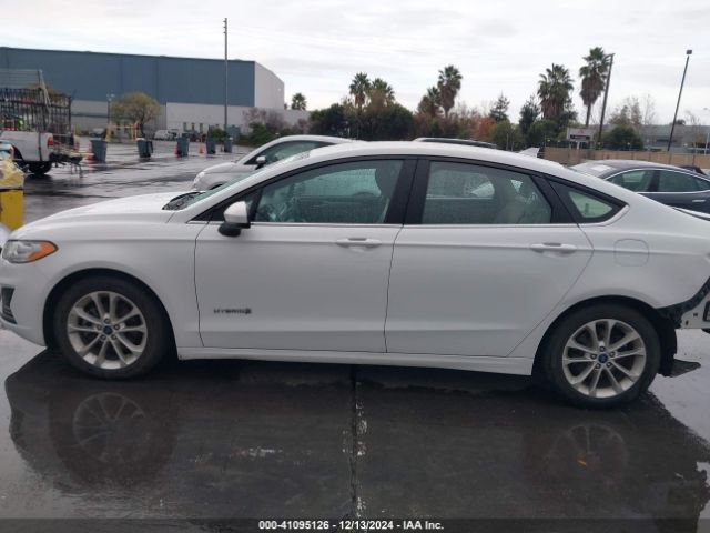 3FA6P0LU7KR113084 Ford Fusion Hybrid Se