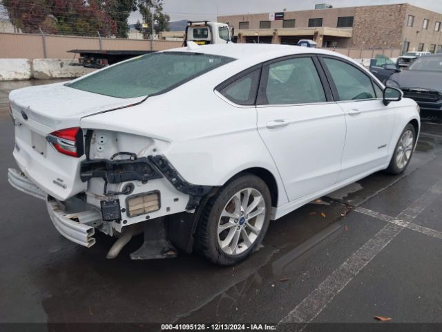 3FA6P0LU7KR113084 Ford Fusion Hybrid Se