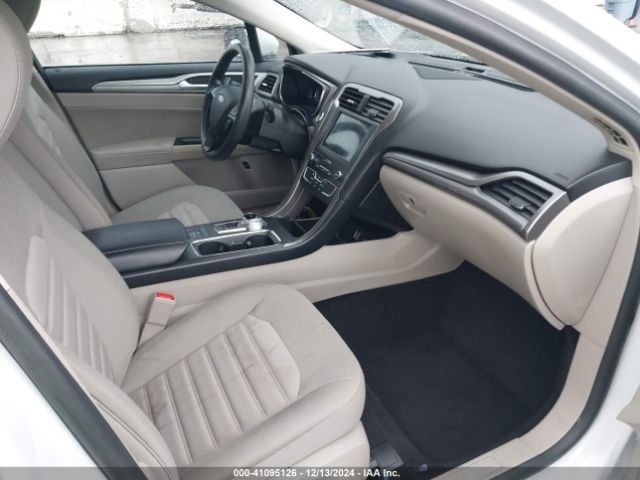 3FA6P0LU7KR113084 Ford Fusion Hybrid Se