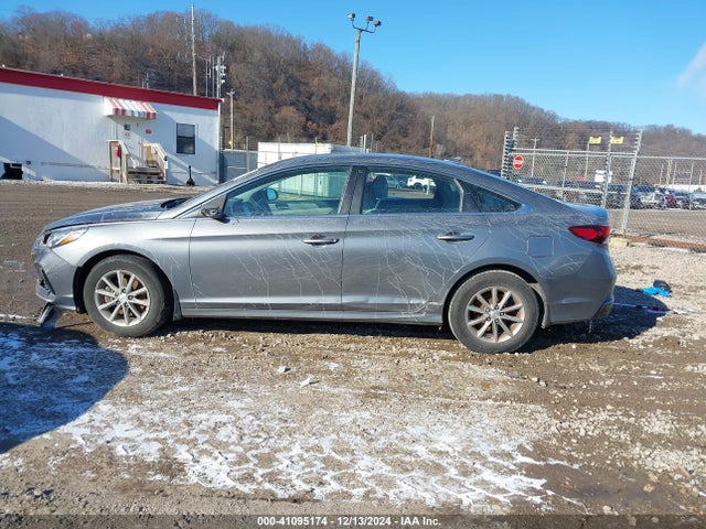 5NPE24AF5JH679701 Hyundai SONATA SE