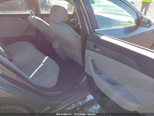 5NPE24AF5JH679701 Hyundai SONATA SE