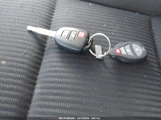 Toyota RAV4 LE 2014 JTMBFREV9E5030687 Image 11