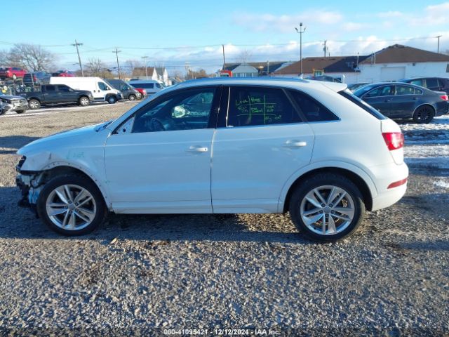WA1JCCFS8HR000349 Audi Q3 2.0t Premium