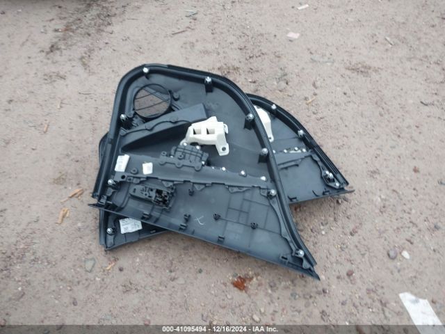 5YFEPMAE9NP364384 Toyota COROLLA LE