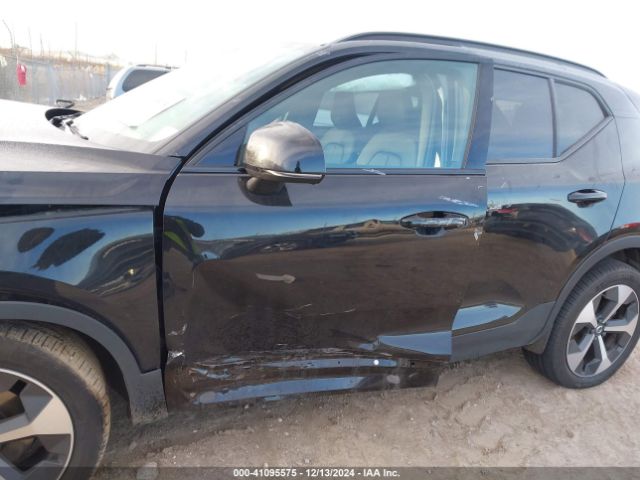 YV4L12UW1P2982850 Volvo Xc40 B5 Plus Dark Theme