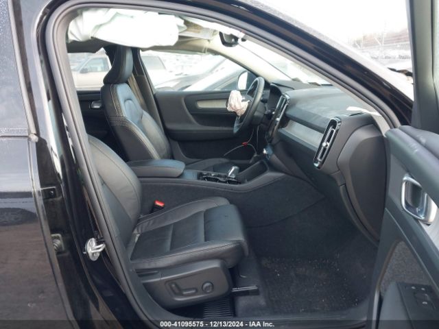 YV4L12UW1P2982850 Volvo Xc40 B5 Plus Dark Theme