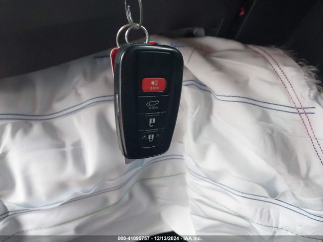 2T3A1RFVXRC416172 Toyota Rav4 Xle Premium