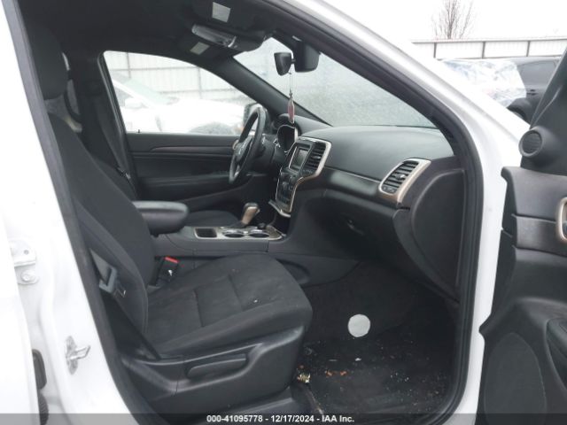1C4RJFAG3HC707302 Jeep Grand Cherokee Laredo 4x4