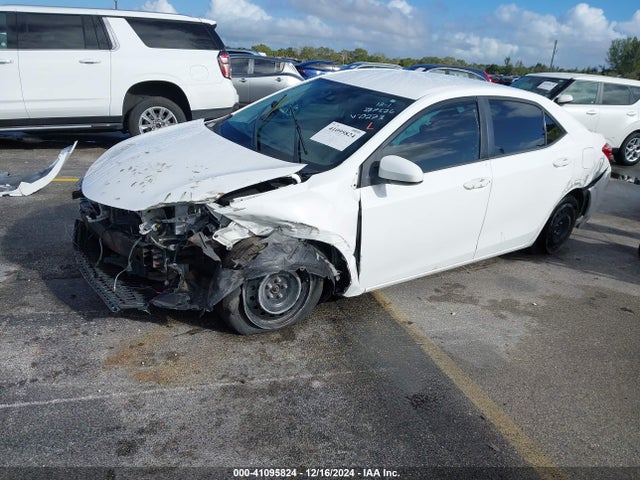 Toyota COROLLA LE 2018 5YFBURHE8JP850273 Image 2