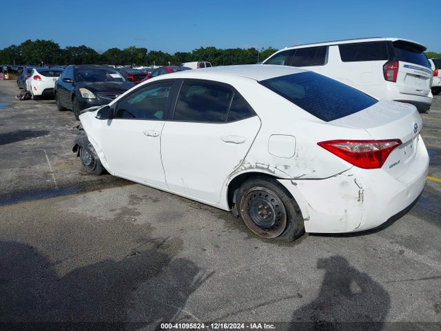 Toyota COROLLA LE 2018 5YFBURHE8JP850273 Image 3