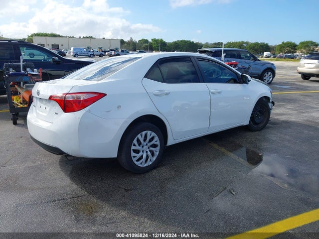 Toyota COROLLA LE 2018 5YFBURHE8JP850273 Image 4