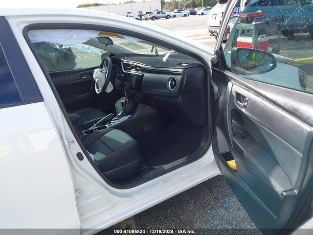 Toyota COROLLA LE 2018 5YFBURHE8JP850273 Image 5