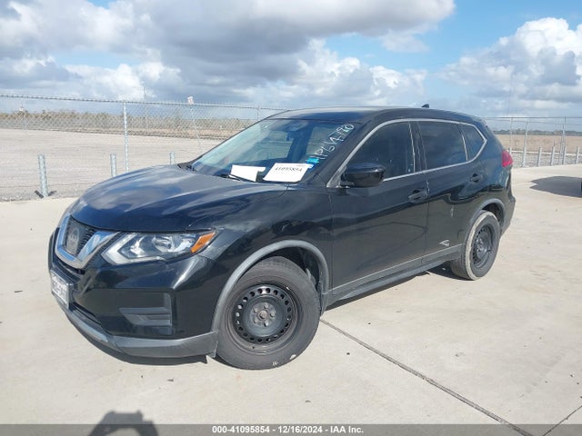 Nissan ROGUE S 2017 KNMAT2MT2HP614790 Image 2