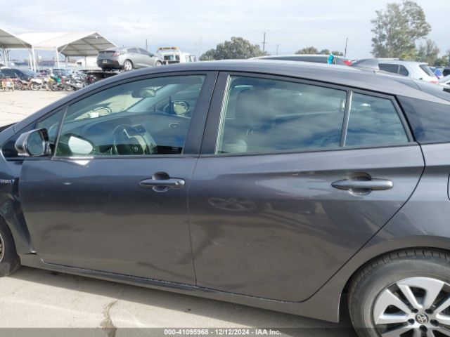 JTDKARFU1J3553275 Toyota Prius Three