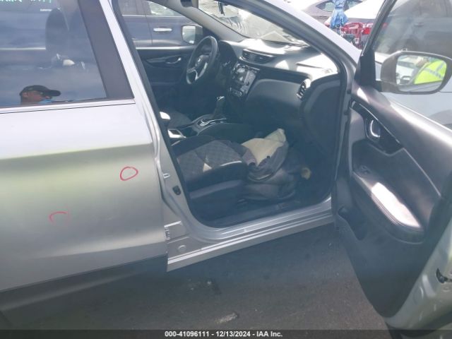 JN1BJ1CP1HW026557 Nissan Rogue Sport Sv