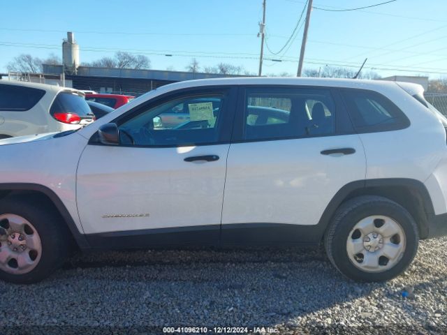 1C4PJLAB9GW233220 Jeep Cherokee Sport