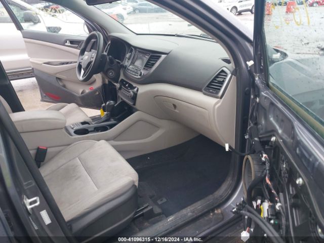 KM8J23A46HU576239 Hyundai TUCSON SE