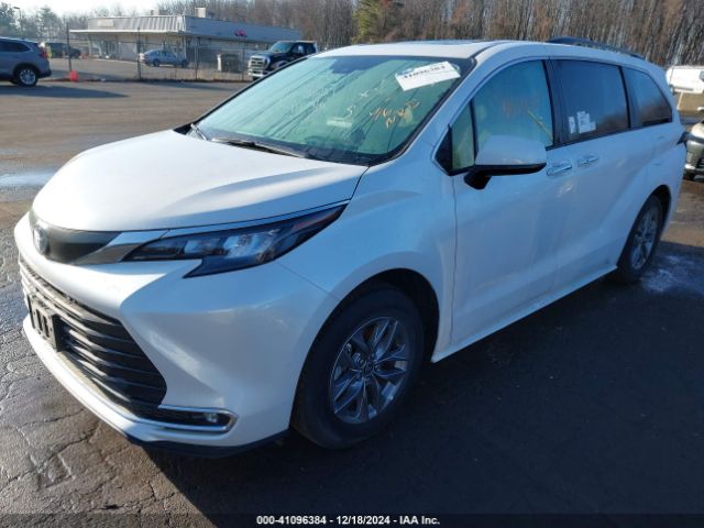5TDJSKFC2RS134868 Toyota SIENNA XLE