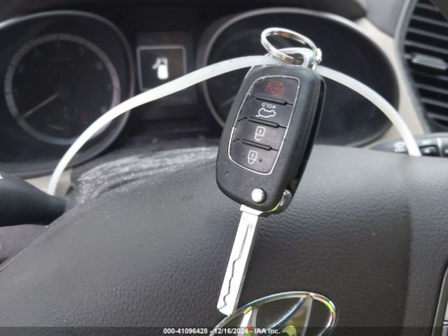 KM8SMDHF8JU272038 Hyundai Santa Fe Se